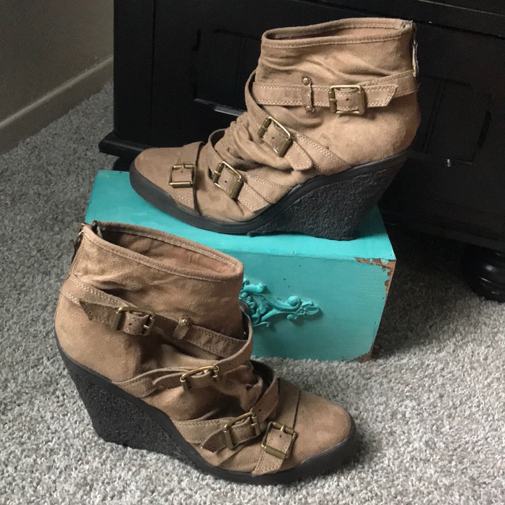 Simply Vera Vera Wang buckle wedge zipped bootie. 3” wedge. Worn once. Like new!